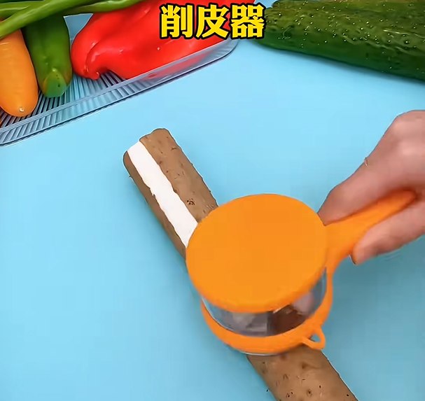 带盒子的削皮器